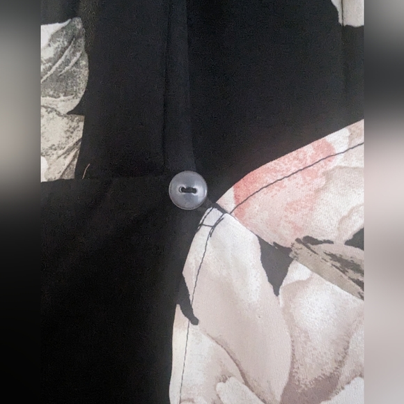 Dynamite - M - Black floral wrap dress - Picture 5 of 5